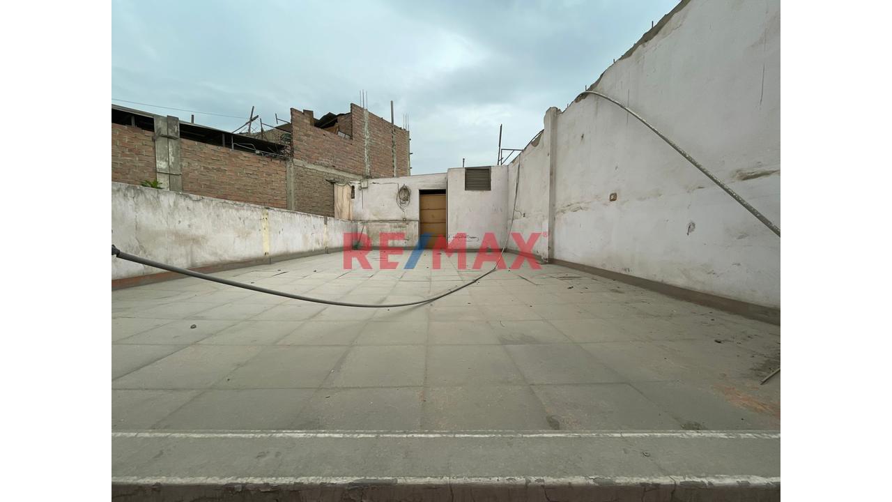 Amplio Terreno De 1,005 M² Con 2 Casas – Gran Potencial De Inversión En Comas — foto 5