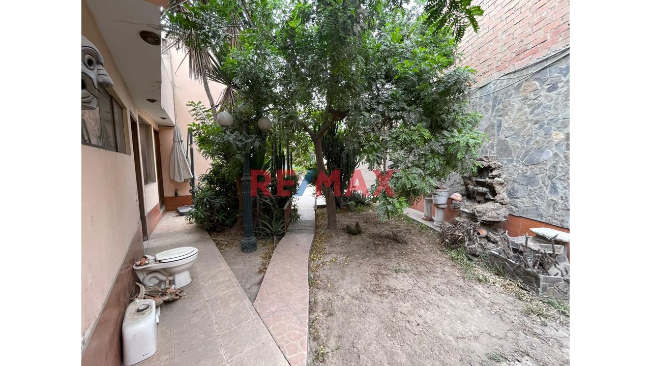 Amplio Terreno De 1,005 M² Con 2 Casas – Gran Potencial De Inversión En Comas — foto 2
