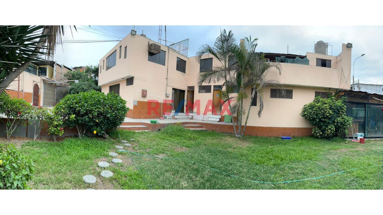 Amplio Terreno De 1,005 M² Con 2 Casas – Gran Potencial De Inversión En Comas