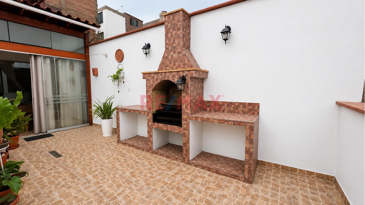 Gran Oportunidad: Se Vende Casa En La Molina Super Amplia De 4 Habitaciones Y Un Mini Departamento - 17