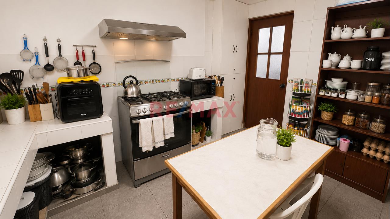 Gran Oportunidad: Se Vende Casa En La Molina Super Amplia De 4 Habitaciones Y Un Mini Departamento - 8