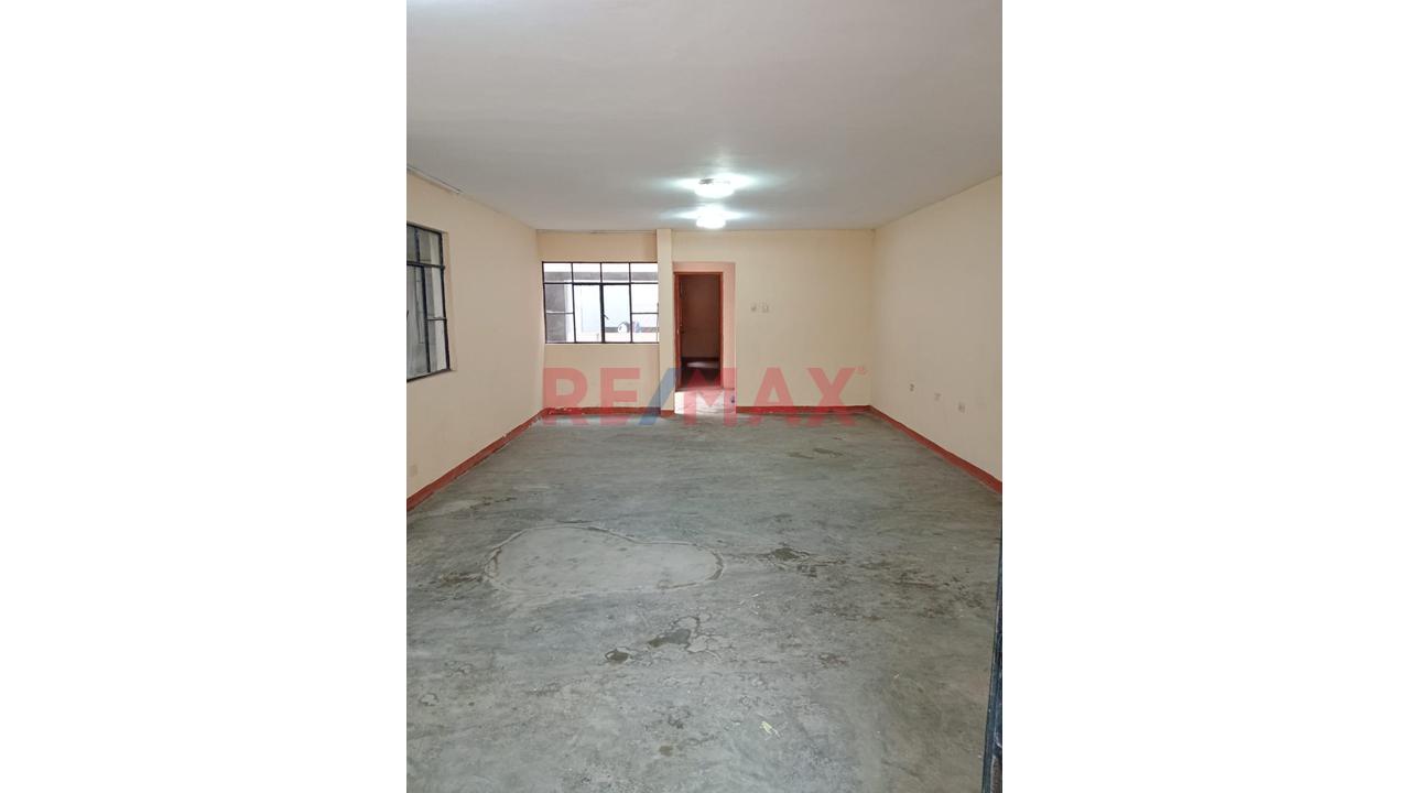 Venta Casa Saneada 3 Pisos Smp