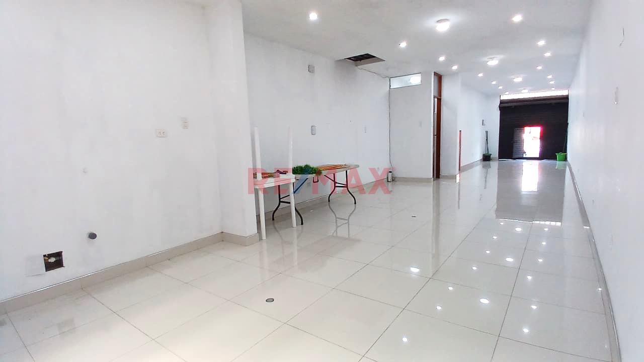 Alquiler De Local Comercial En Plena Av Tahuantinsuyo - La Esperanza - 4