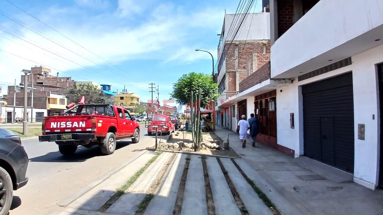 Alquiler De Local Comercial En Plena Av Tahuantinsuyo - La Esperanza - 2
