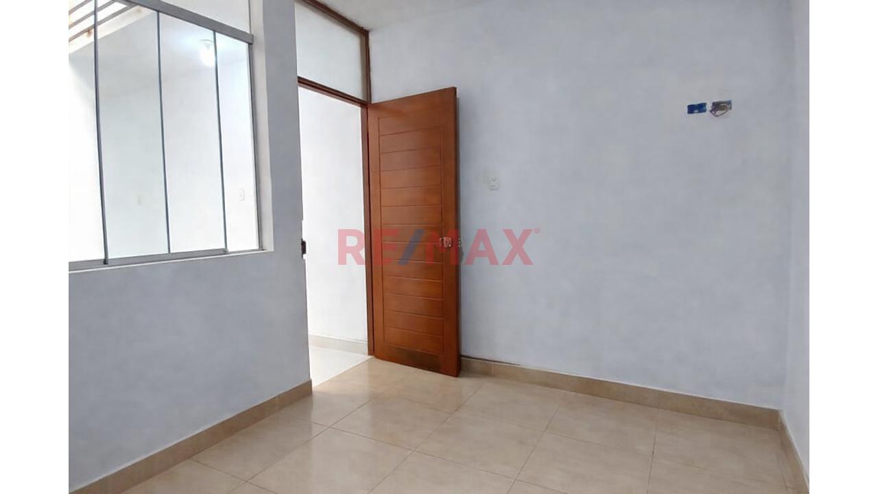 Alquiler De Local Comercial En Plena Av Tahuantinsuyo - La Esperanza - 5