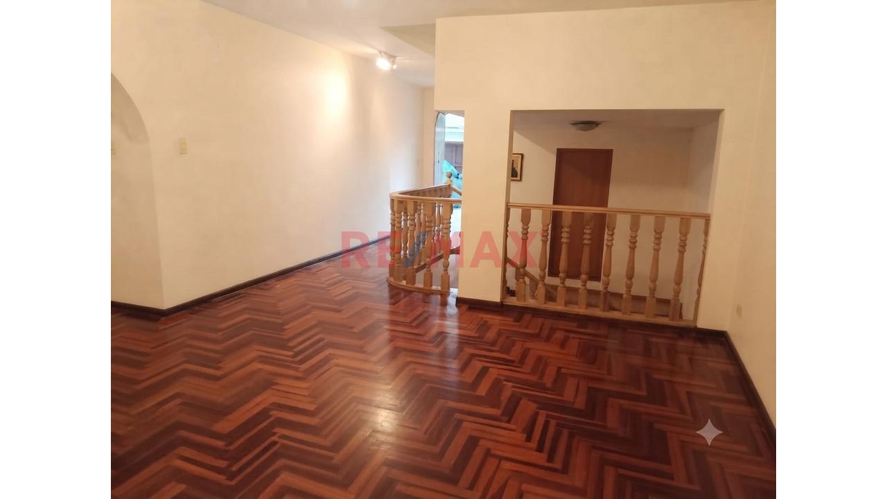 Vendo Amplia Casa En Urb. Mayorazgo - Ate, Límite Con La Molina — foto 5