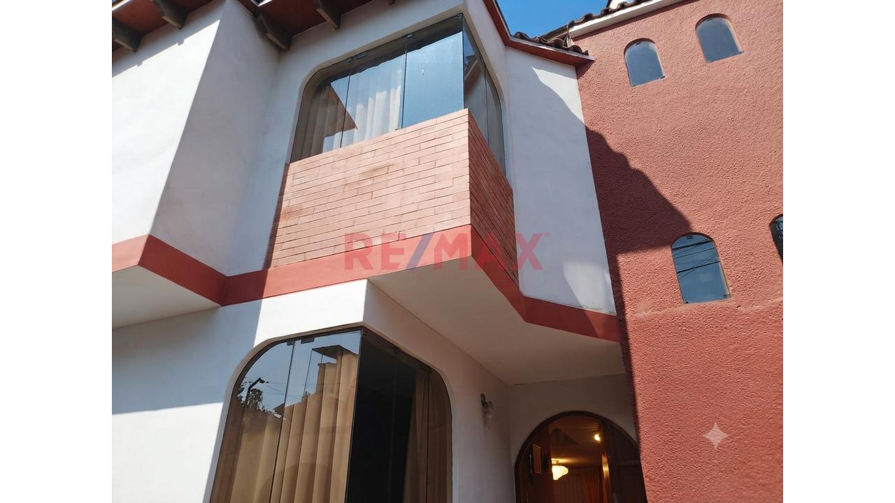 Vendo Amplia Casa En Urb. Mayorazgo - Ate, Límite Con La Molina — foto 2