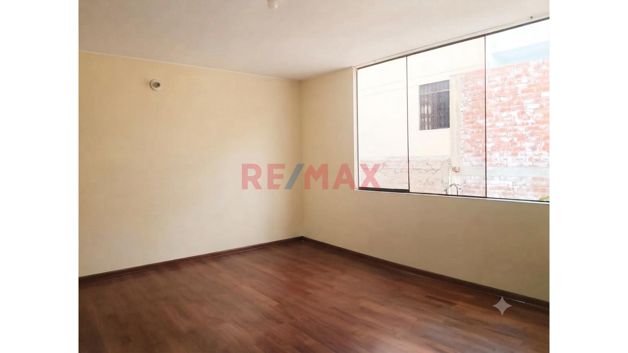 Vendo Amplia Casa En Urb. Mayorazgo - Ate, Límite Con La Molina - 16