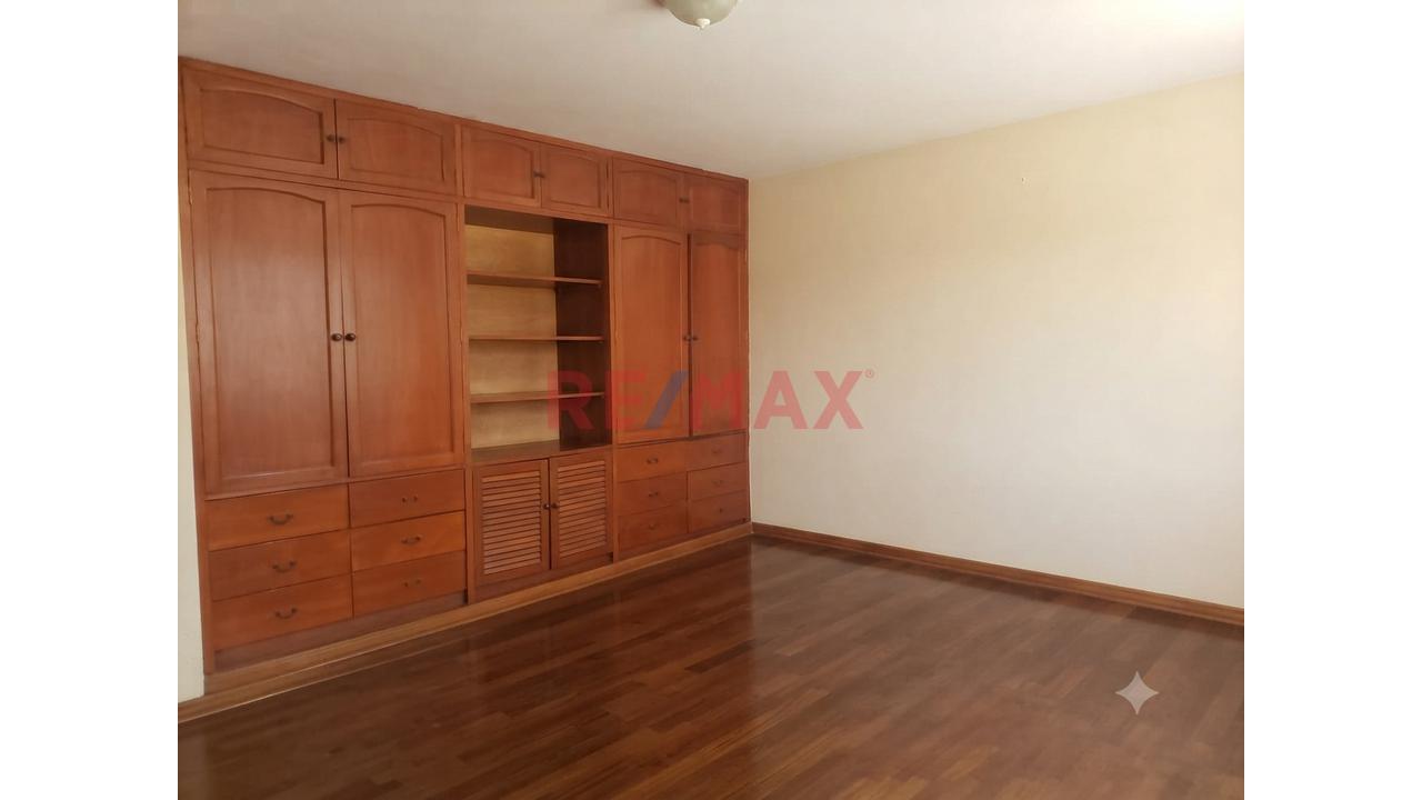 Vendo Amplia Casa En Urb. Mayorazgo - Ate, Límite Con La Molina - 17