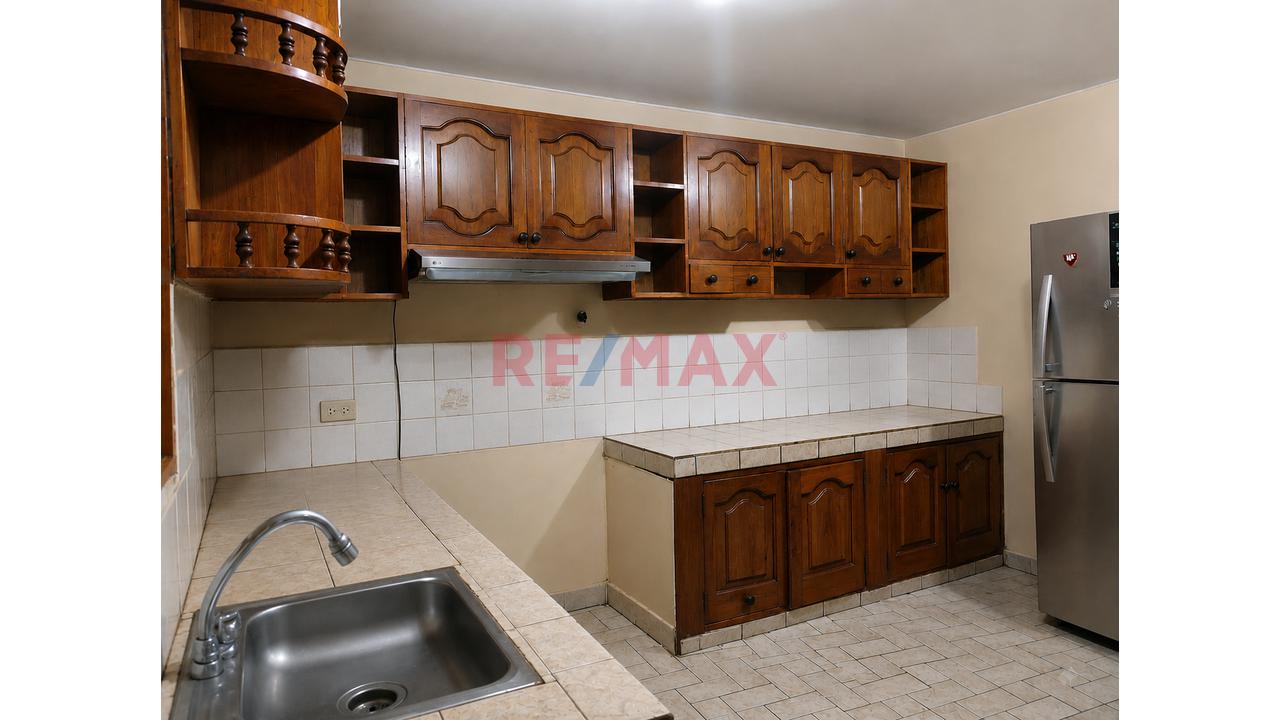 Vendo Amplia Casa En Urb. Mayorazgo - Ate, Límite Con La Molina — foto 8