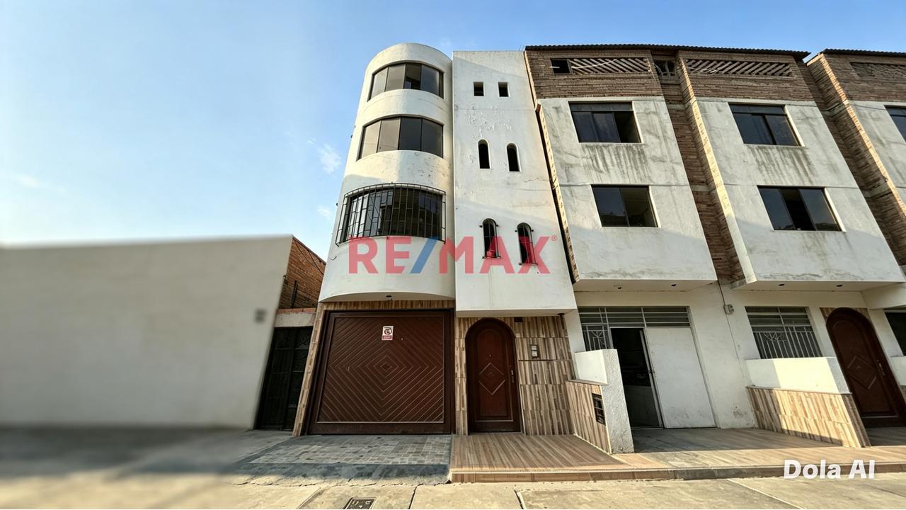 Casa Multifamiliar En Venta Sjl.