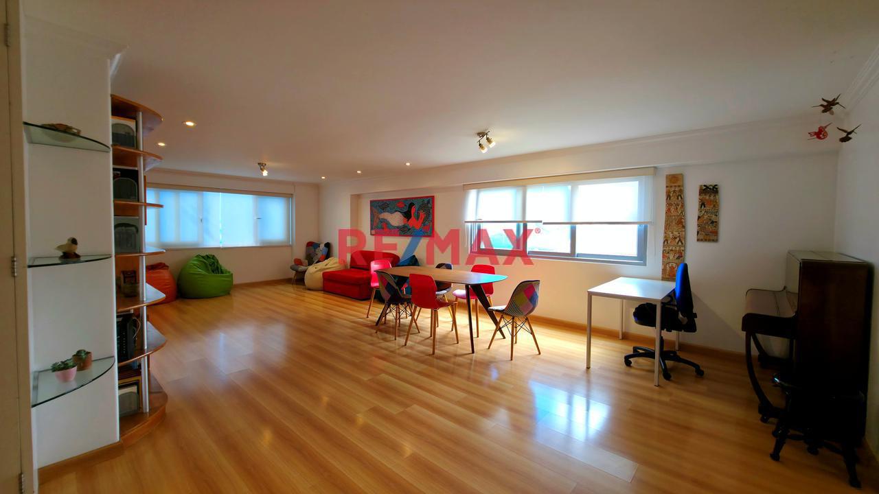 San Isidro | 151.70 M²  | Ascensor Directo | 3 Dormitorios  | 2 Estacionamientos