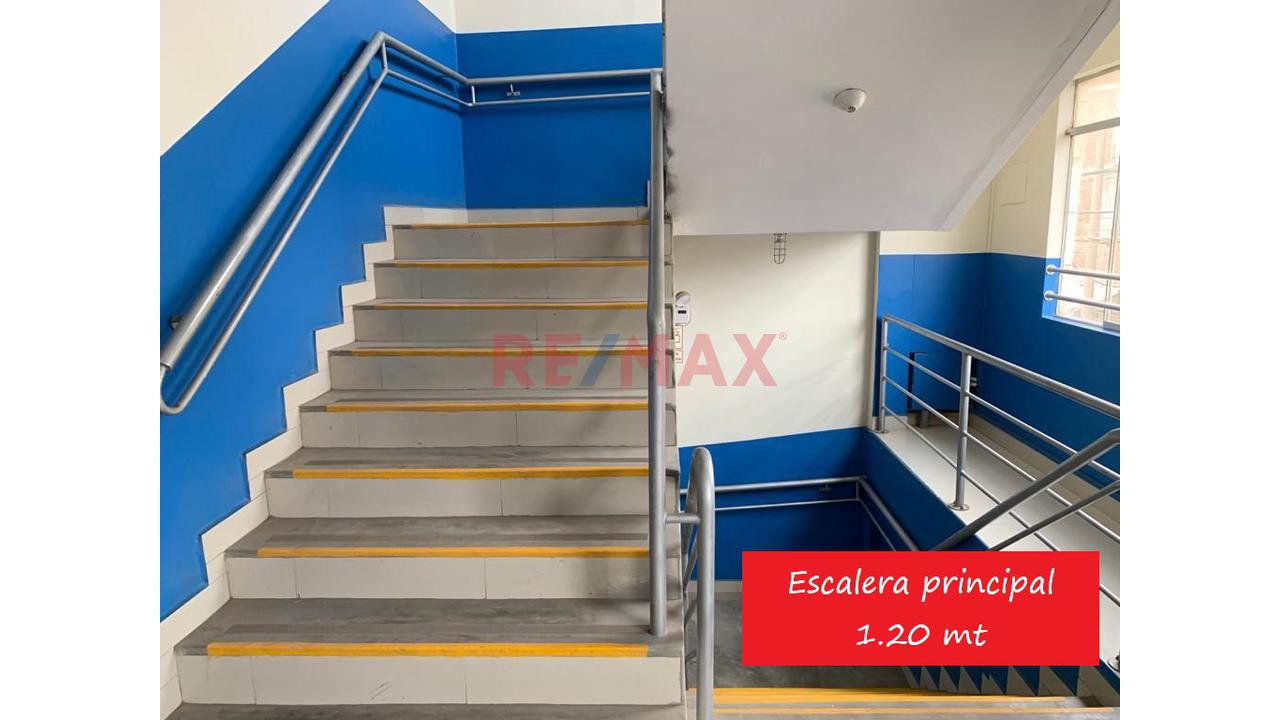 Puente Piedra- Ideal Policlínico I3. 960 M2 Construidos (4 Pisos).   Por Mercado Huamantanga — foto 9