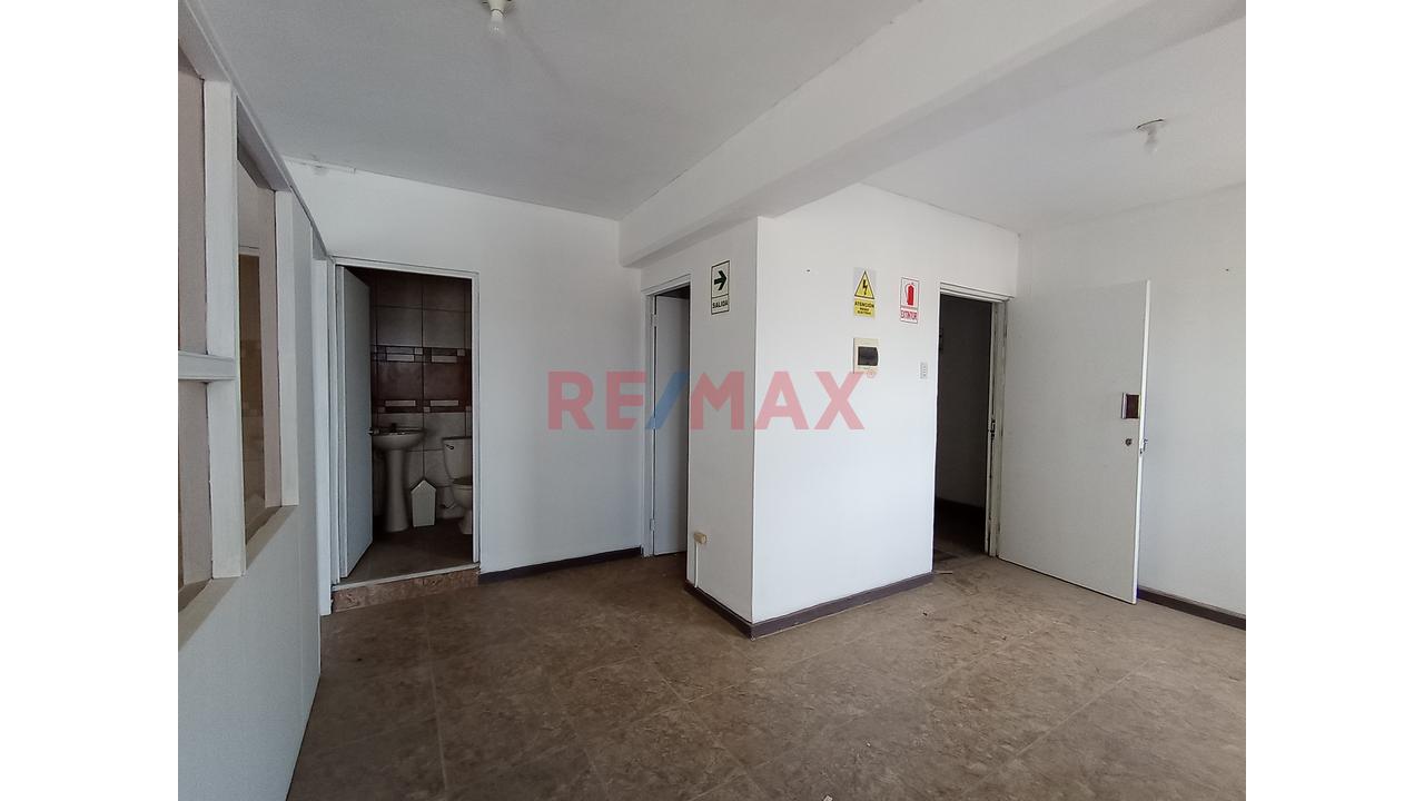 🏢 Oficina En Alquiler En Plaza Fuerte – Piura - 2