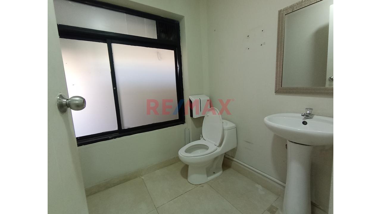 Oficina / Local En Alquiler En Centro Empresarial –🏢 Oficina 203 - Piura 60 M2 - 8