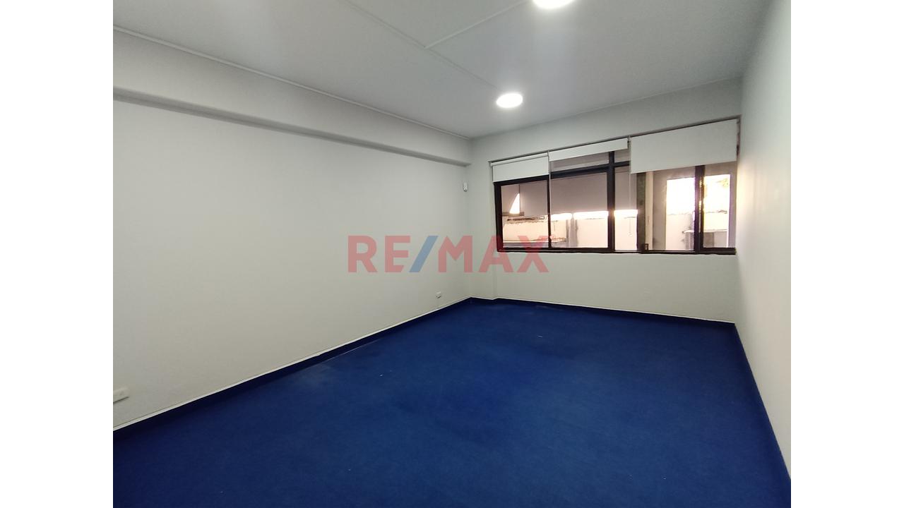 Oficina / Local En Alquiler En Centro Empresarial –🏢 Oficina 203 - Piura 60 M2 - 6