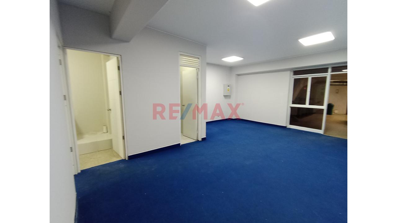 Oficina / Local En Alquiler En Centro Empresarial –🏢 Oficina 203 - Piura 60 M2 - 3