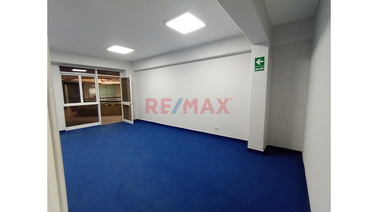 Oficina / Local En Alquiler En Centro Empresarial –🏢 Oficina 203 - Piura 60 M2 - 4