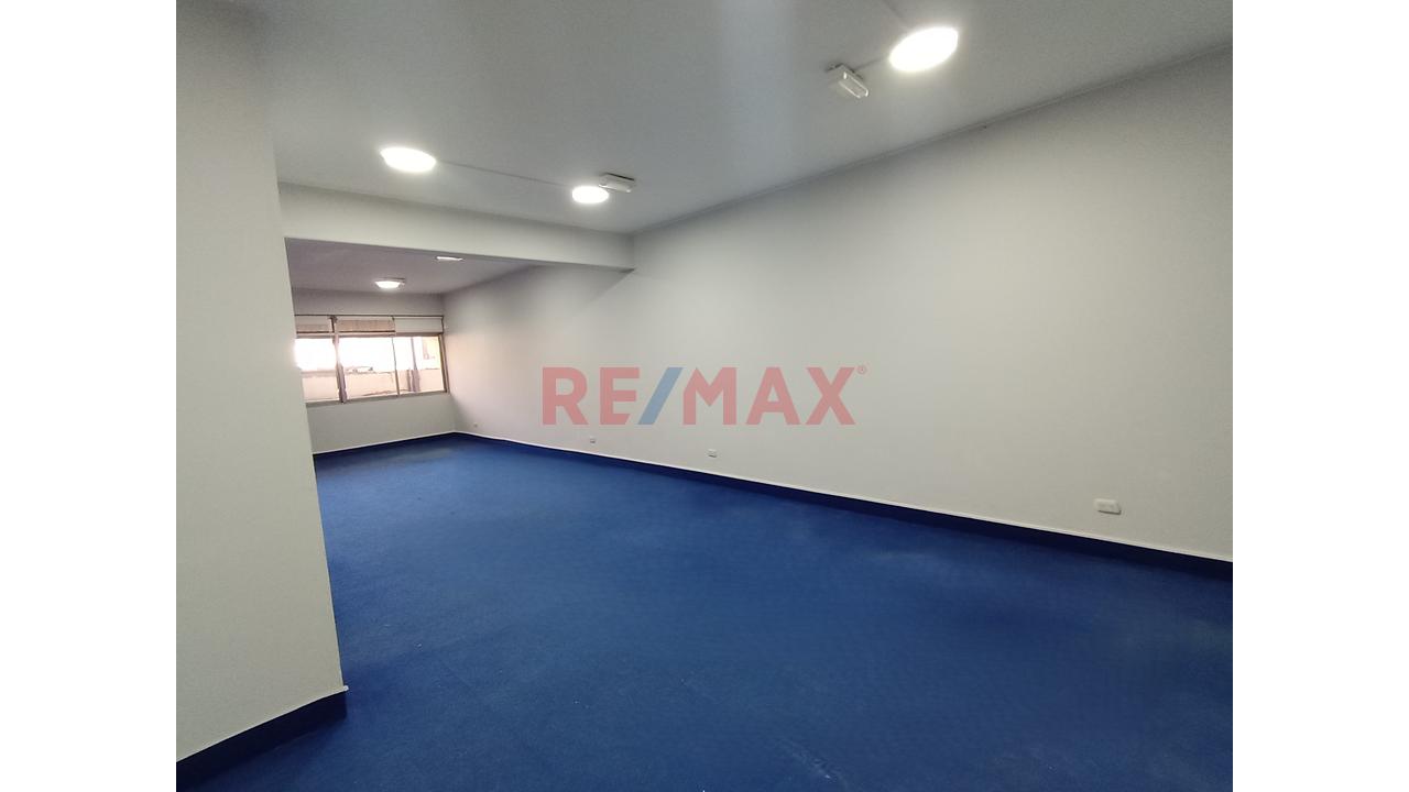 Oficina / Local En Alquiler En Centro Empresarial –🏢 Oficina 202 - Piura 60 M2 - 5