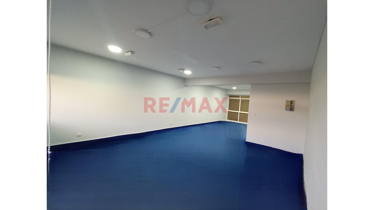Oficina / Local En Alquiler En Centro Empresarial –🏢 Oficina 202 - Piura 60 M2 - 2