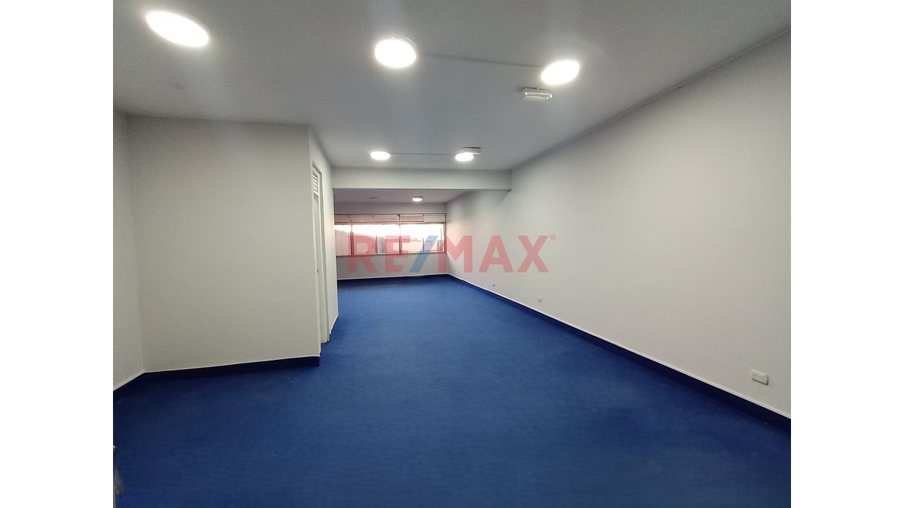 Oficina / Local En Alquiler En Centro Empresarial –🏢 Oficina 202 - Piura 60 M2 - 4