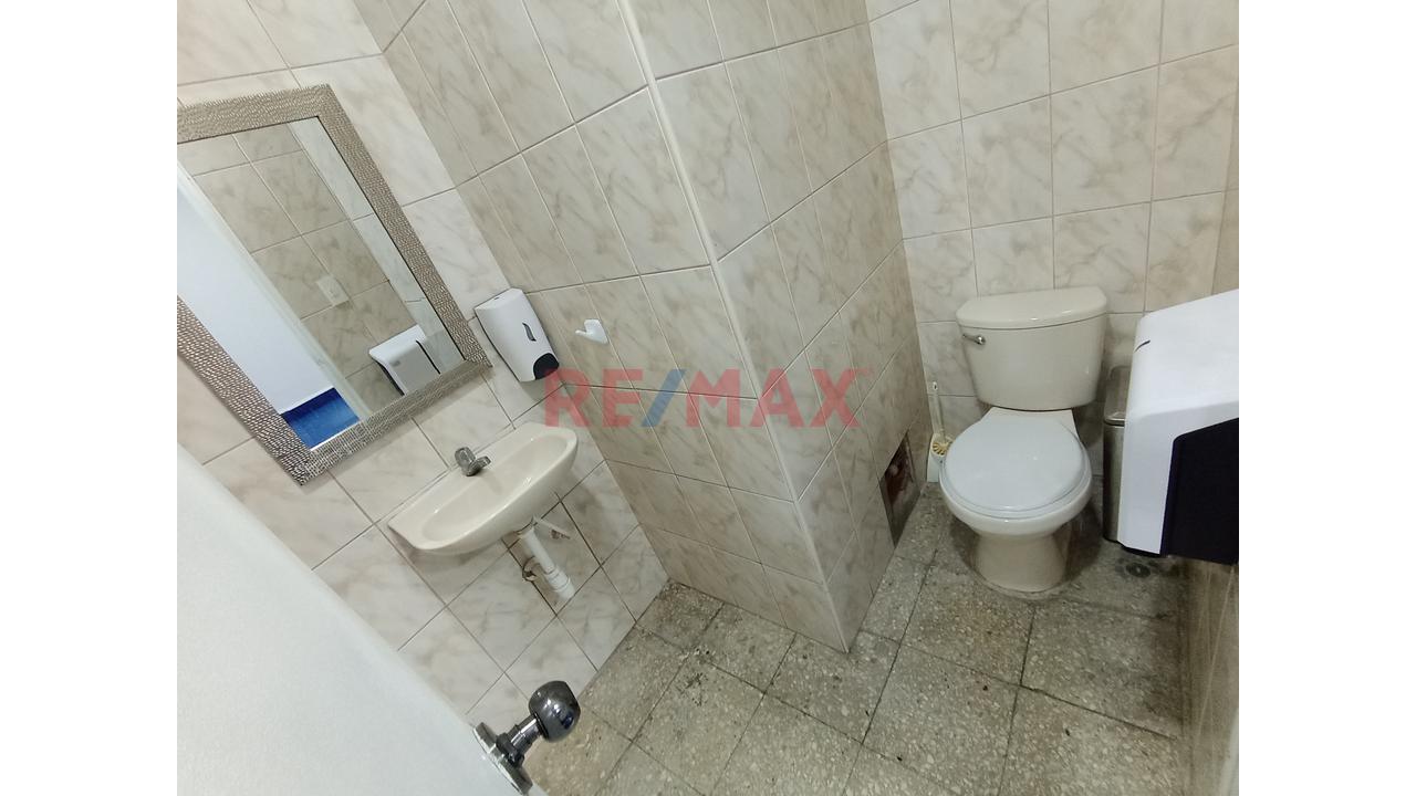 Oficina / Local En Alquiler En Centro Empresarial –🏢 Oficina 202 - Piura 60 M2 - 3
