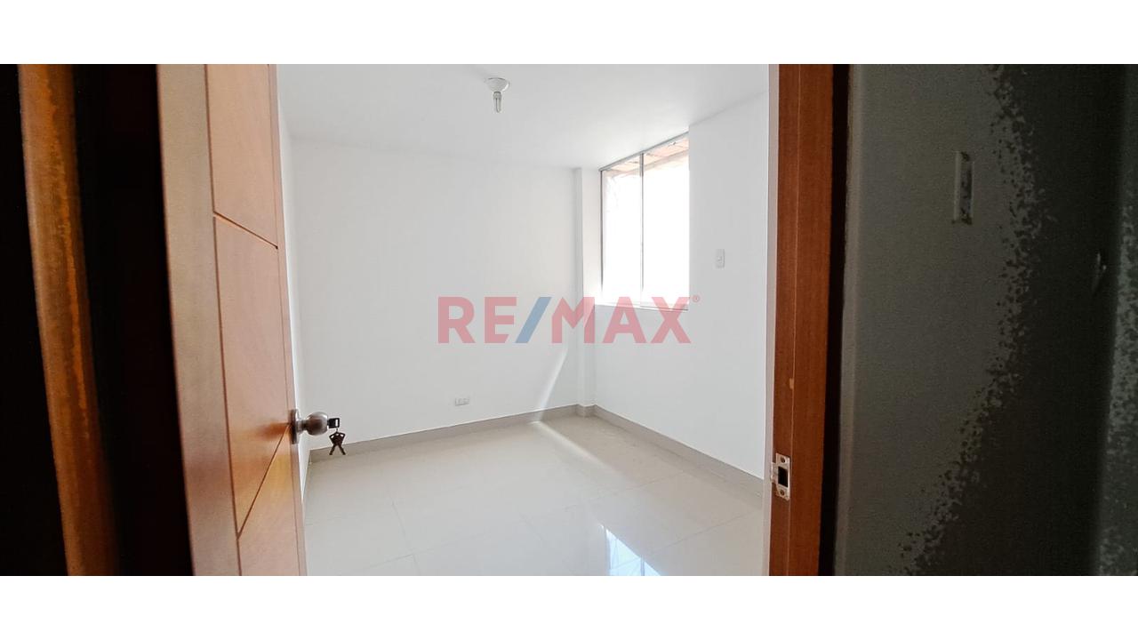 Venta Dpto En Estreno-Los Olivos  3Er Piso Vista Interna — foto 7