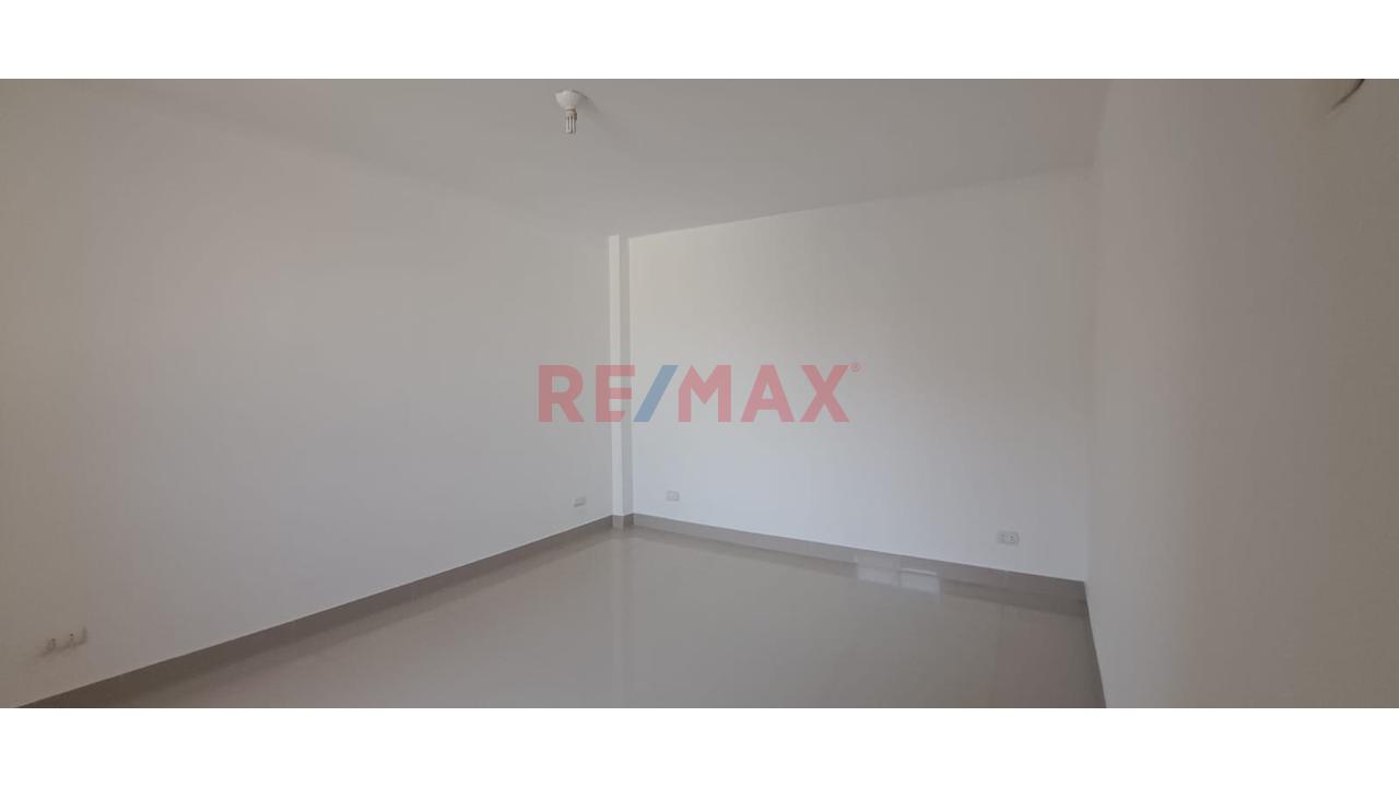Venta Dpto En Estreno-Los Olivos  3Er Piso Vista Interna — foto 8
