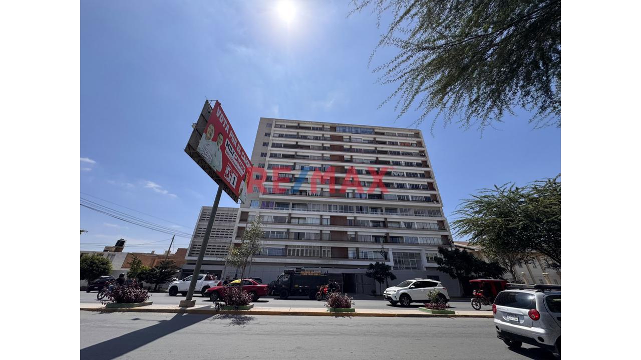 Departamento En Venta En 6To Piso En Condominio Colibrí Con Cochera - Chiclayo