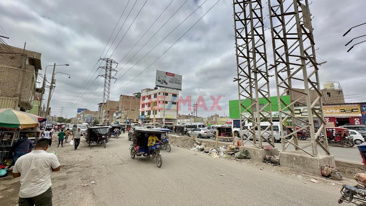 Se Vende Casa Frente Al Paradero De Los Pueblos En Av Leguia — foto 12