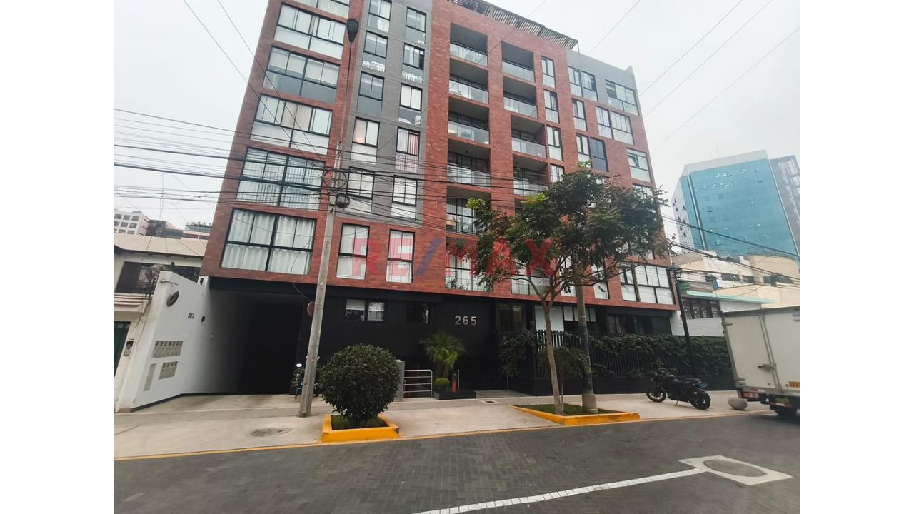 Vendo Exclusivo Dúplex De 225 M² En San Isidro: Doble Cochera Y Azotea