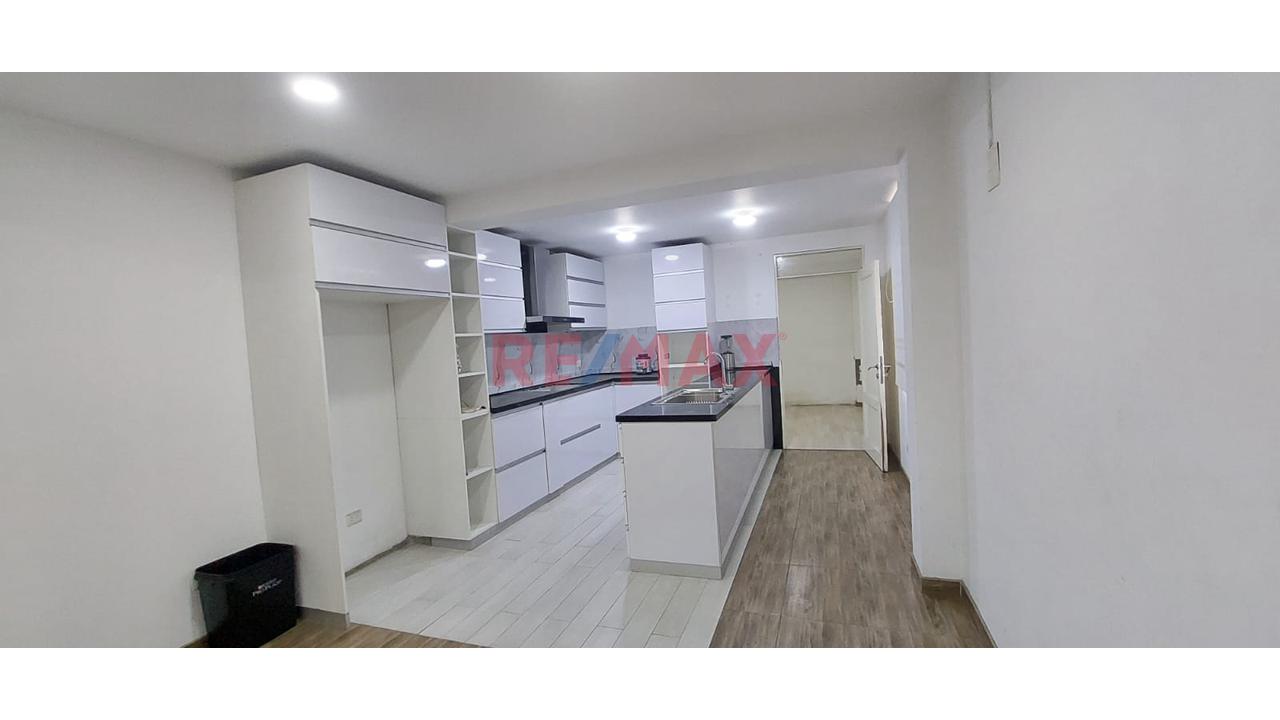 Oportunidad De Inversion Venta De Edificio Con Finos Acabados, En Calle Liberacion Cerca Al Colegio Fé Y Alegria- En Canto Grande ,Paradero #7 De Av. Canto Grande — foto 10
