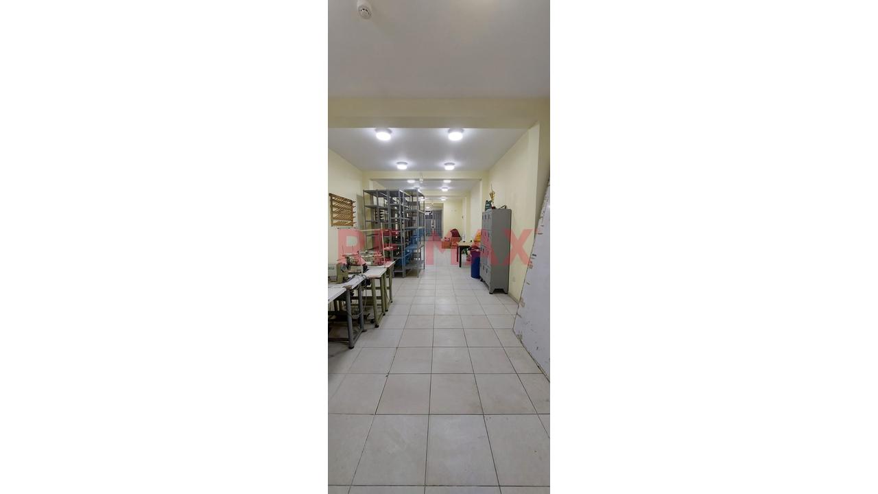 Oportunidad De Inversion Venta De Edificio Con Finos Acabados, En Calle Liberacion Cerca Al Colegio Fé Y Alegria- En Canto Grande ,Paradero #7 De Av. Canto Grande — foto 4