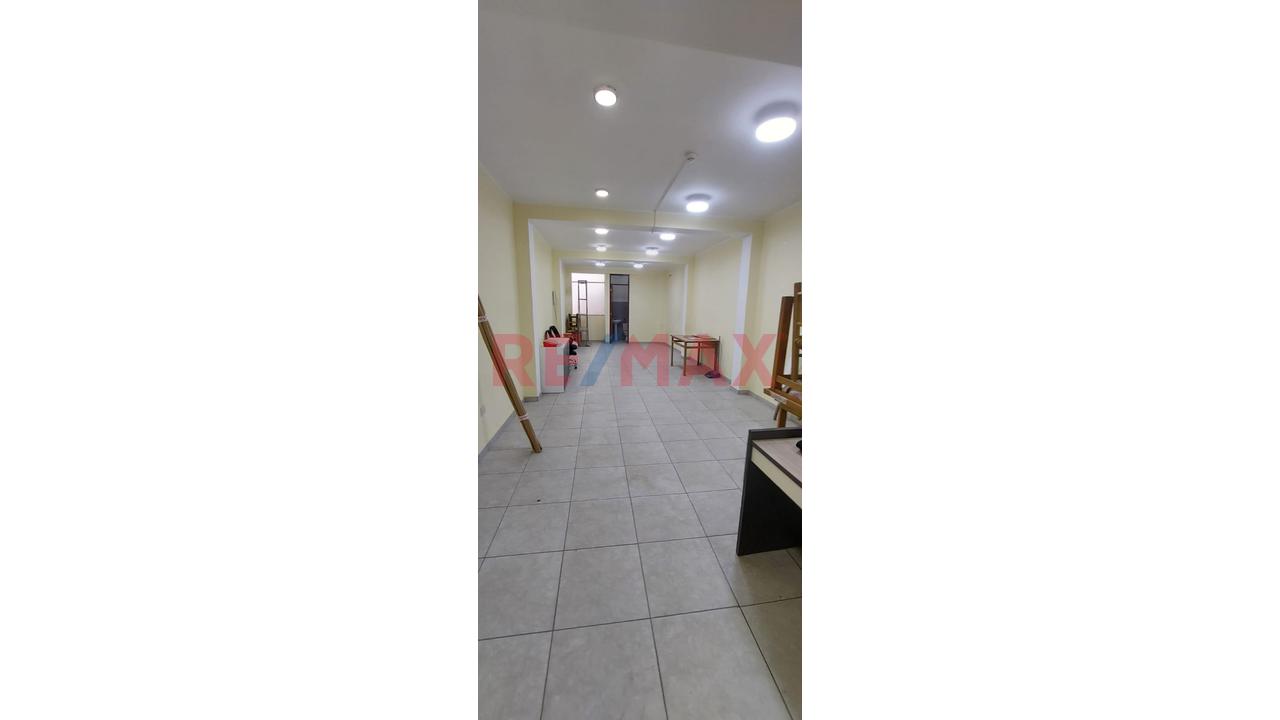 Oportunidad De Inversion Venta De Edificio Con Finos Acabados, En Calle Liberacion Cerca Al Colegio Fé Y Alegria- En Canto Grande ,Paradero #7 De Av. Canto Grande — foto 3