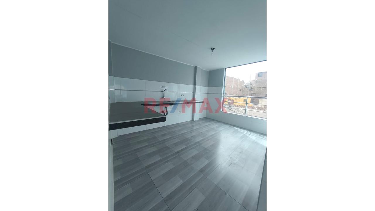 Vendo Local En Esquina Doble Frontis **Calle Union En Plaza De Armas Comas - Al Costado De La Muni De Comas - 14
