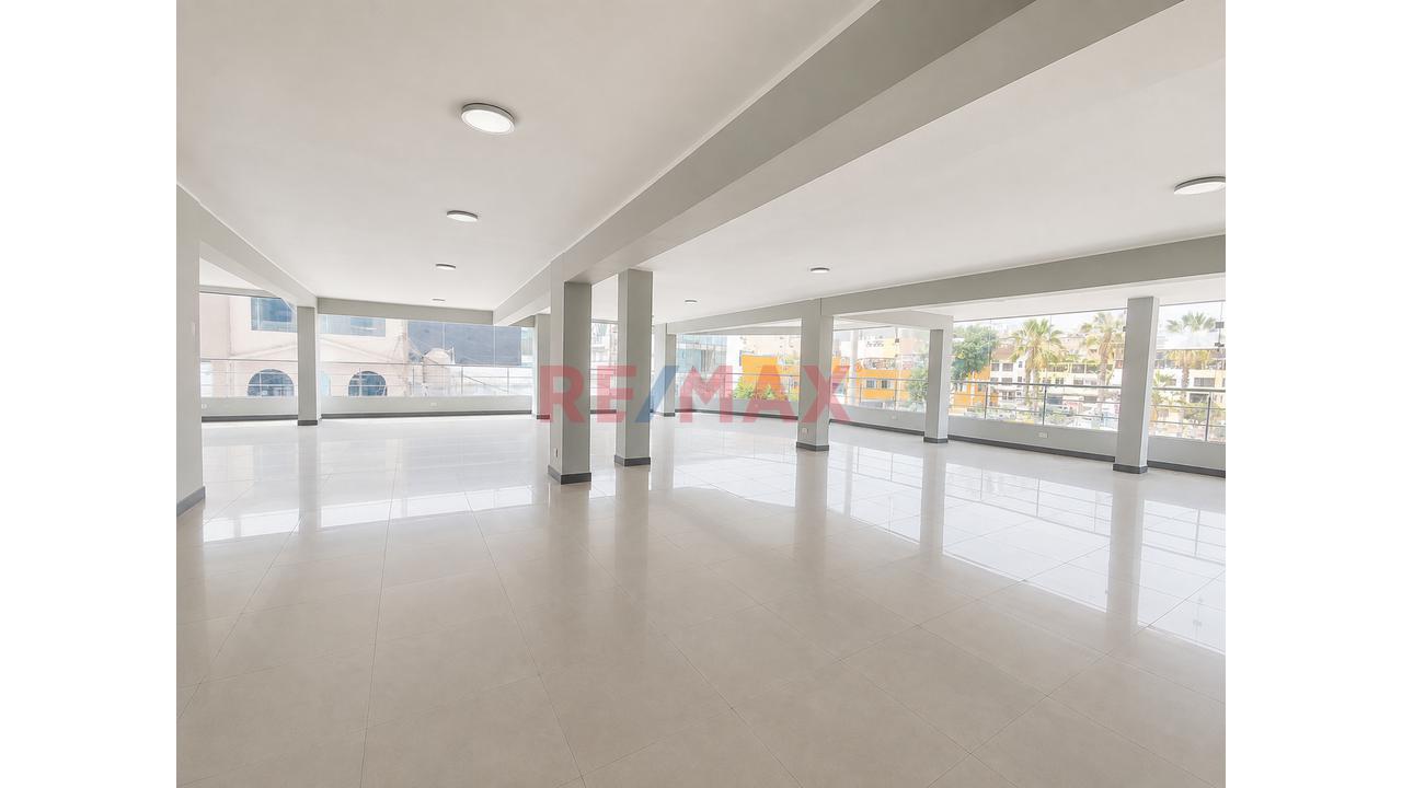 Vendo Local En Esquina Doble Frontis **Calle Union En Plaza De Armas Comas - Al Costado De La Muni De Comas - 10