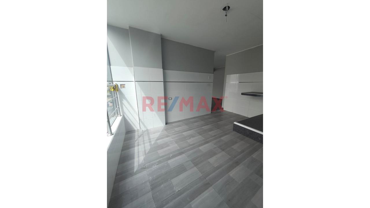 Vendo Local En Esquina Doble Frontis **Calle Union En Plaza De Armas Comas - Al Costado De La Muni De Comas - 13