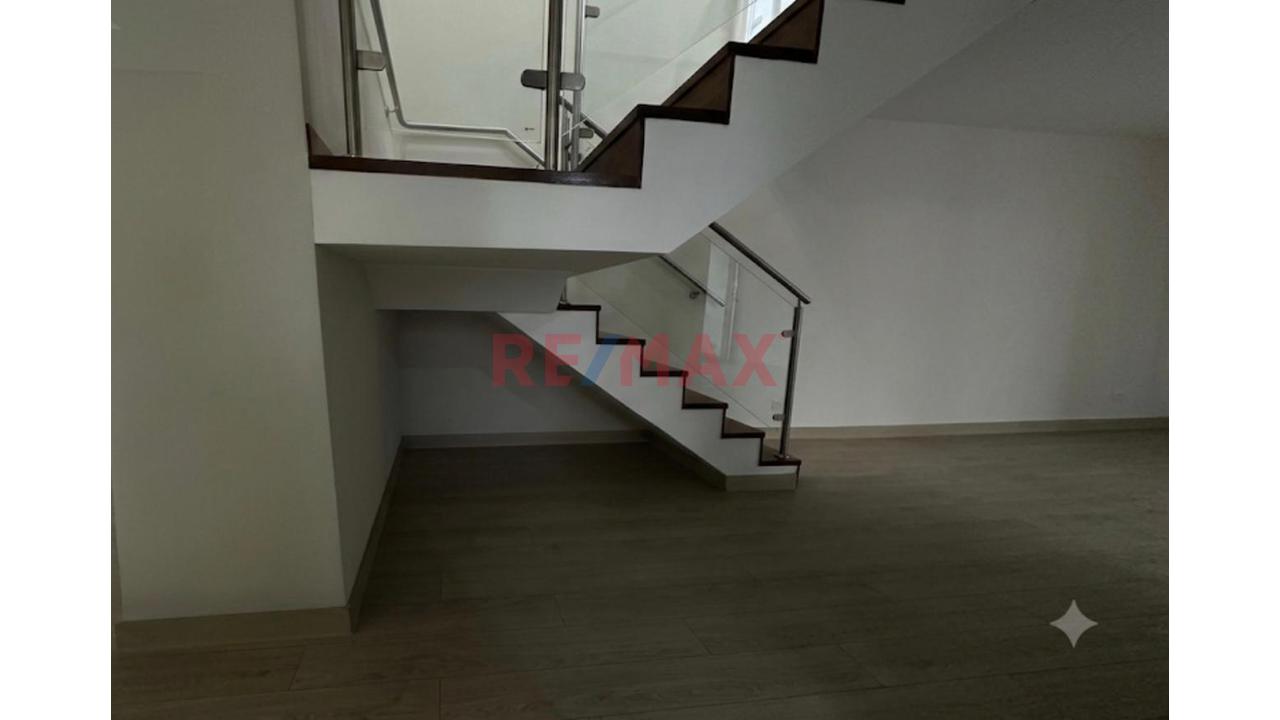 Vendo Exclusivo Dúplex  | 4 Dormitorios | Amplia Terraza | 2 Cocheras + Depósito — foto 4