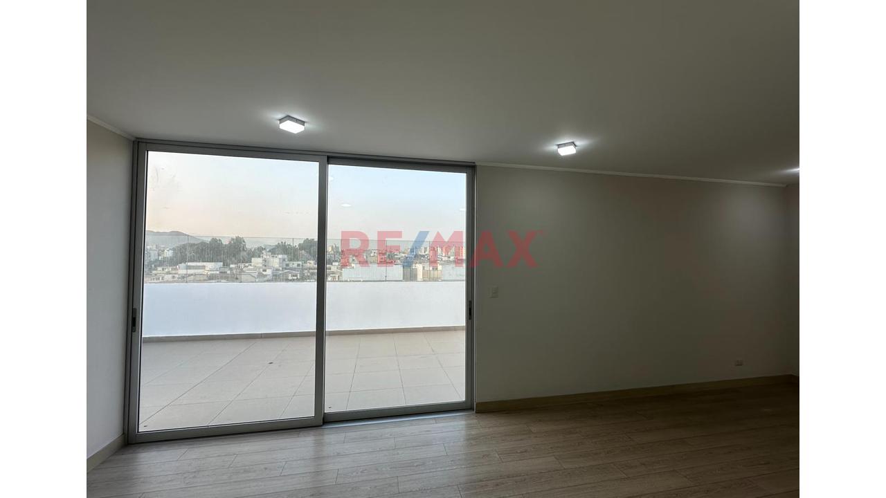 Vendo Exclusivo Dúplex  | 4 Dormitorios | Amplia Terraza | 2 Cocheras + Depósito — foto 2