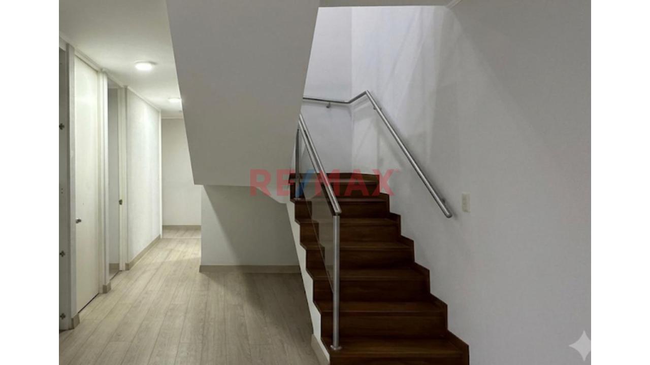 Vendo Exclusivo Dúplex  | 4 Dormitorios | Amplia Terraza | 2 Cocheras + Depósito — foto 5