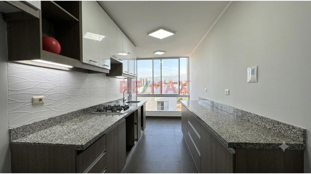 Vendo Exclusivo Dúplex  | 4 Dormitorios | Amplia Terraza | 2 Cocheras + Depósito — foto 3