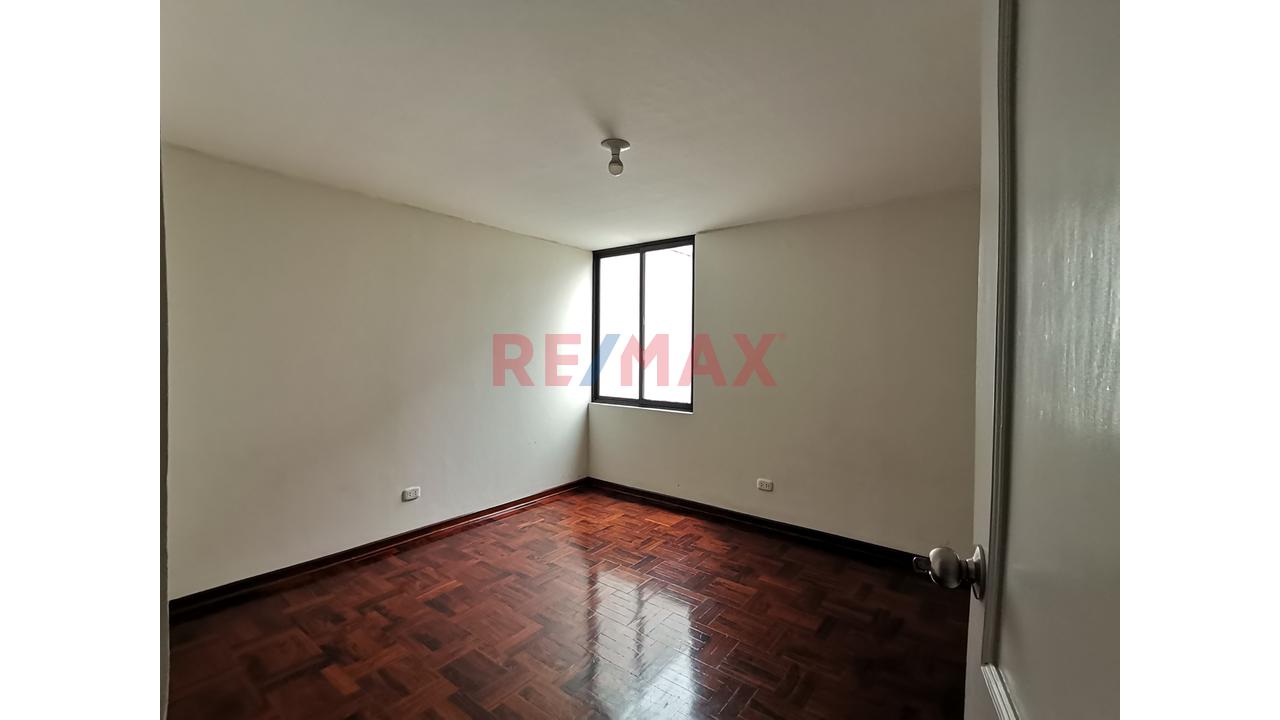Alquiler Casa Para Uso De Oficina En Av. Cristobal De Peralta - Urb Valle Hermoso Surco - 16