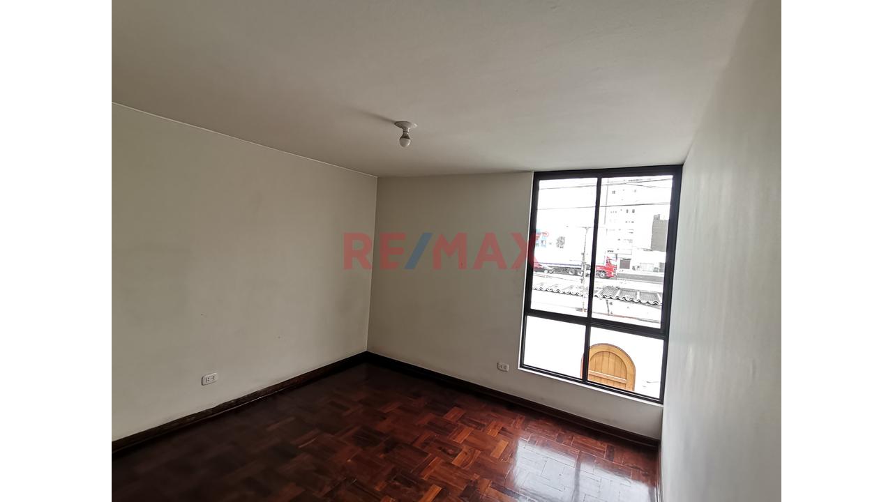 Alquiler Casa Para Uso De Oficina En Av. Cristobal De Peralta - Urb Valle Hermoso Surco - 17