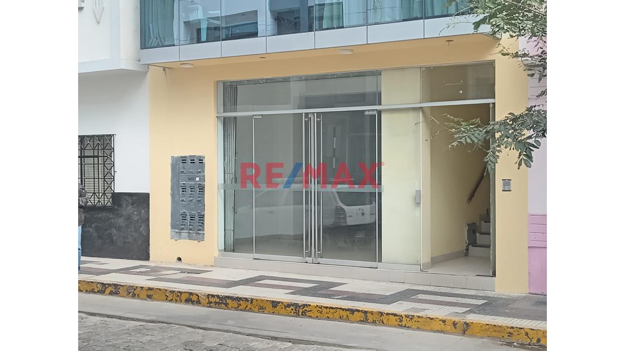 Alquilo Local Comercial Premium De 134 M² | 1Er Piso En Zona Financiera De Chiclayo - 1