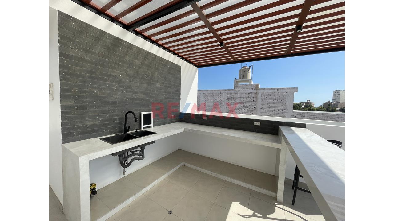 Alquilo Casa Con Cochera - Pimentel - 2
