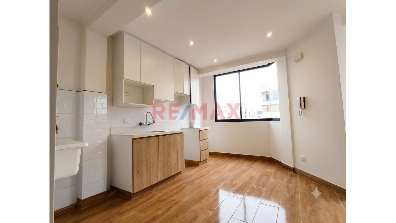 Venta Departamento 4To Piso En Estreno 3 Dormitorios Vista Exterior En Surco — foto 3