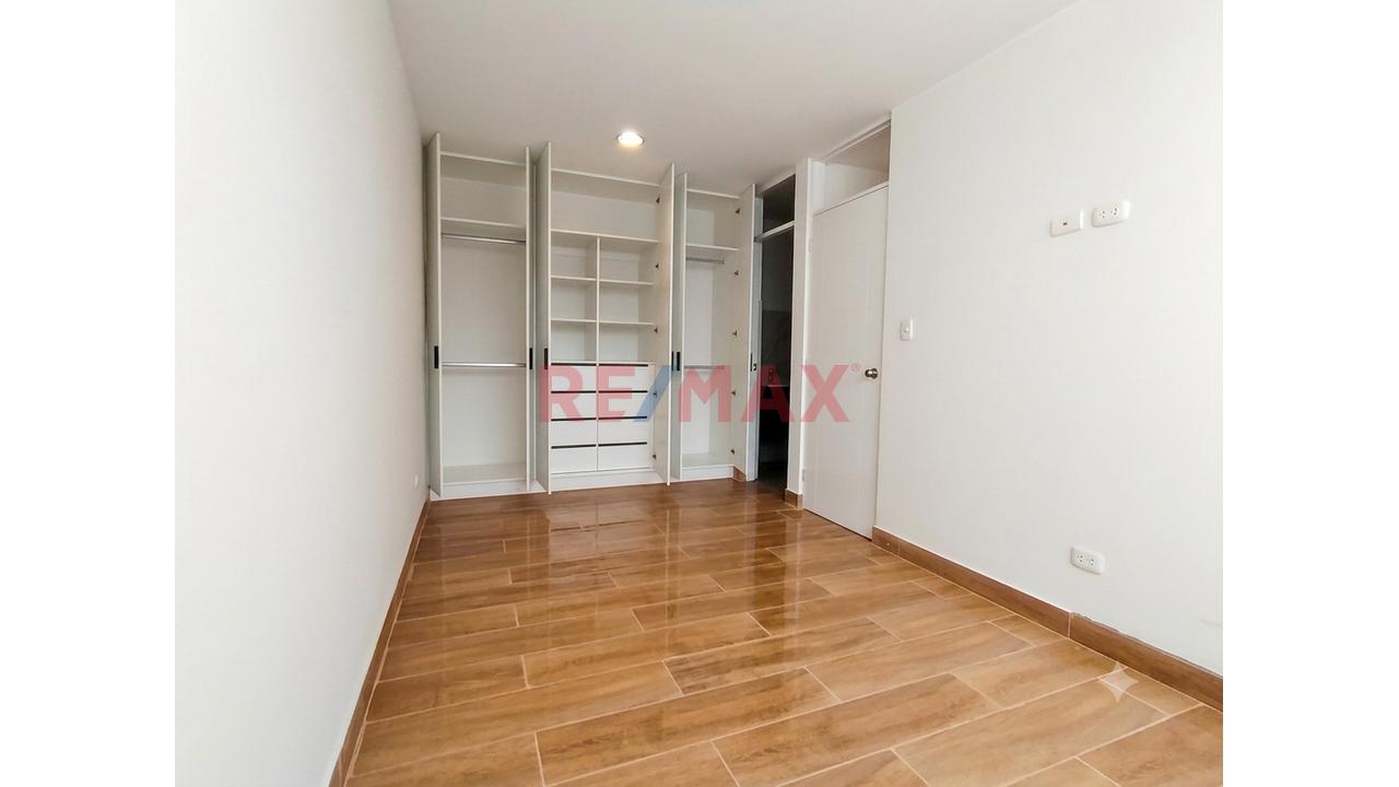 Venta Departamento 4To Piso En Estreno 3 Dormitorios Vista Exterior En Surco — foto 13