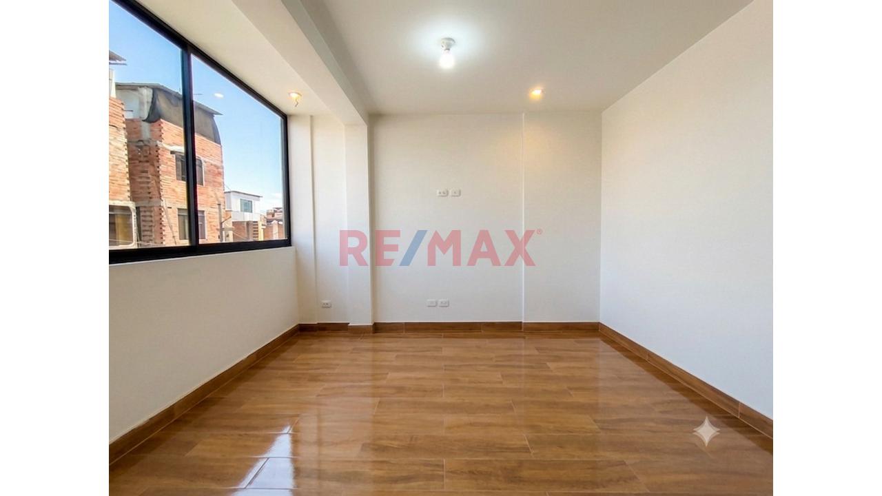 Venta Departamento 4To Piso En Estreno 3 Dormitorios Vista Exterior En Surco