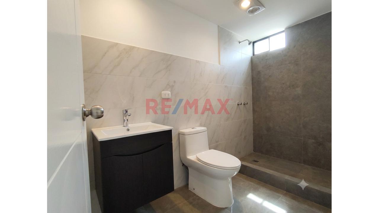 Venta Departamento 4To Piso En Estreno 3 Dormitorios Vista Exterior En Surco — foto 8