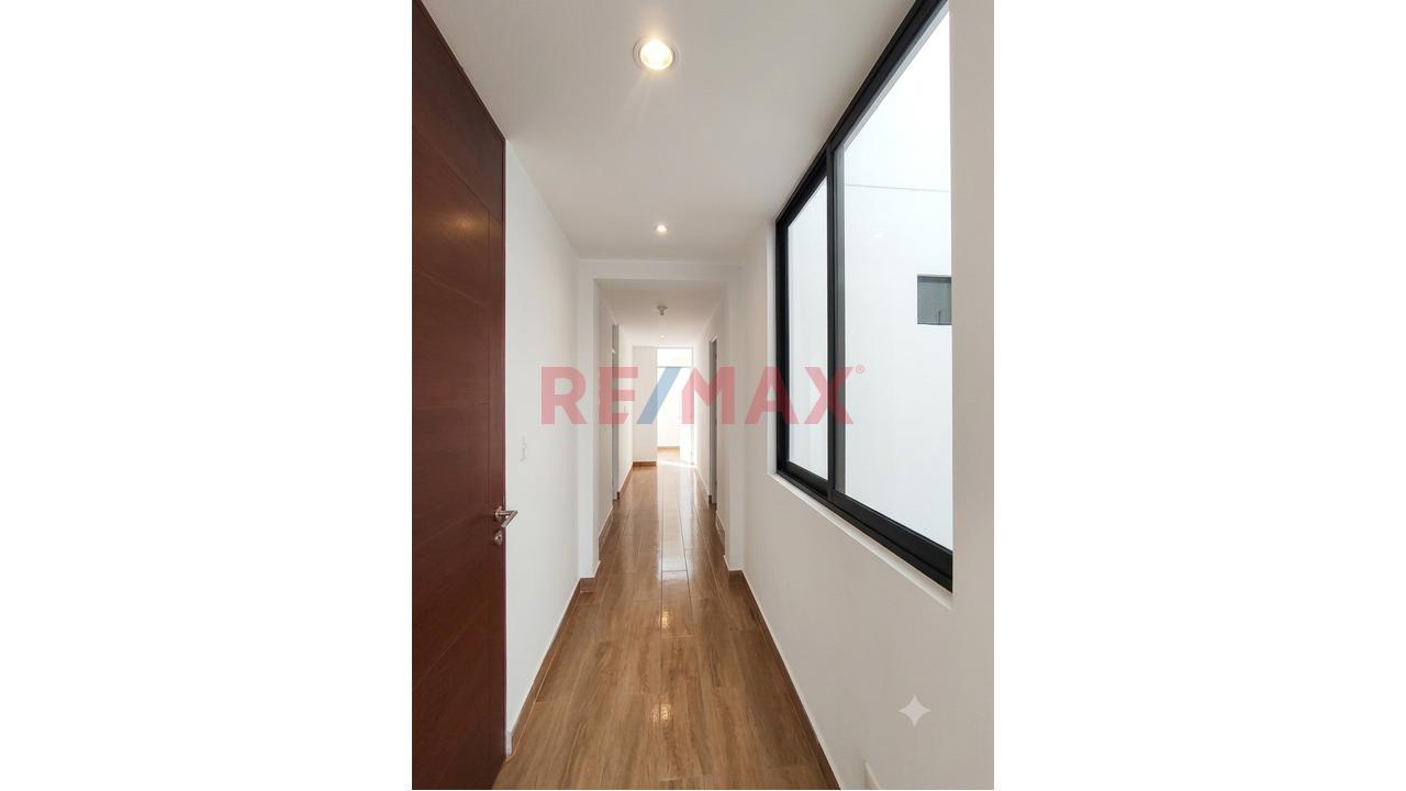 Venta Departamento 4To Piso En Estreno 3 Dormitorios Vista Exterior En Surco — foto 5